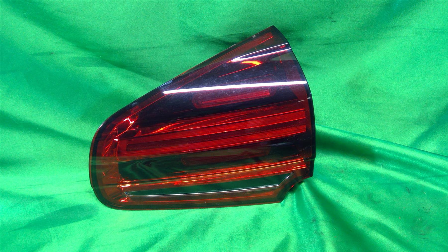 15-18 Cayenne Inner Right Tail Lamp Assembly 95863106620