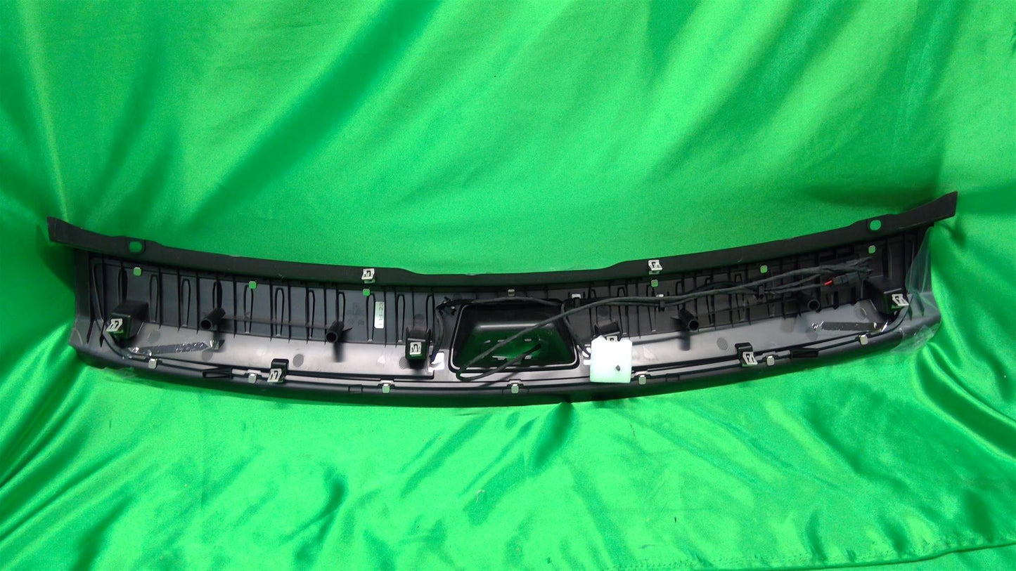 20-22 XT6 Illuminated Cargo Sill Plate 84814812