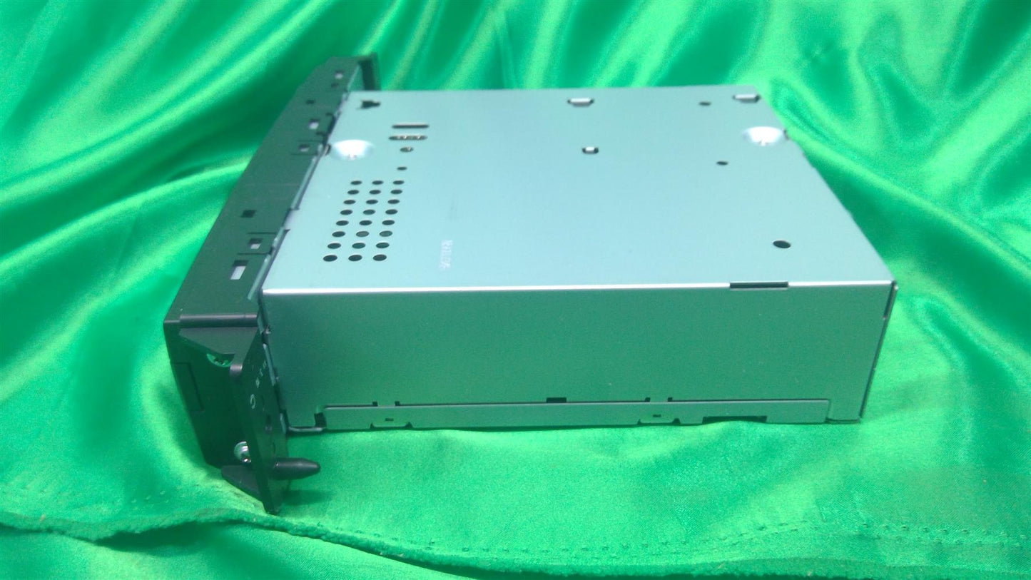 09-14 Routan AM/FM/CD Player/Radio Receiver 7B0035123