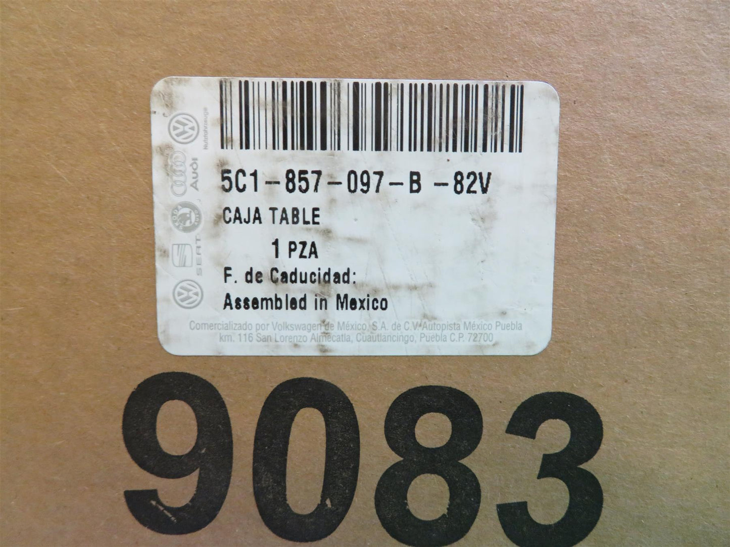 12-19 Beetle Glove Box 5C1857097F82V