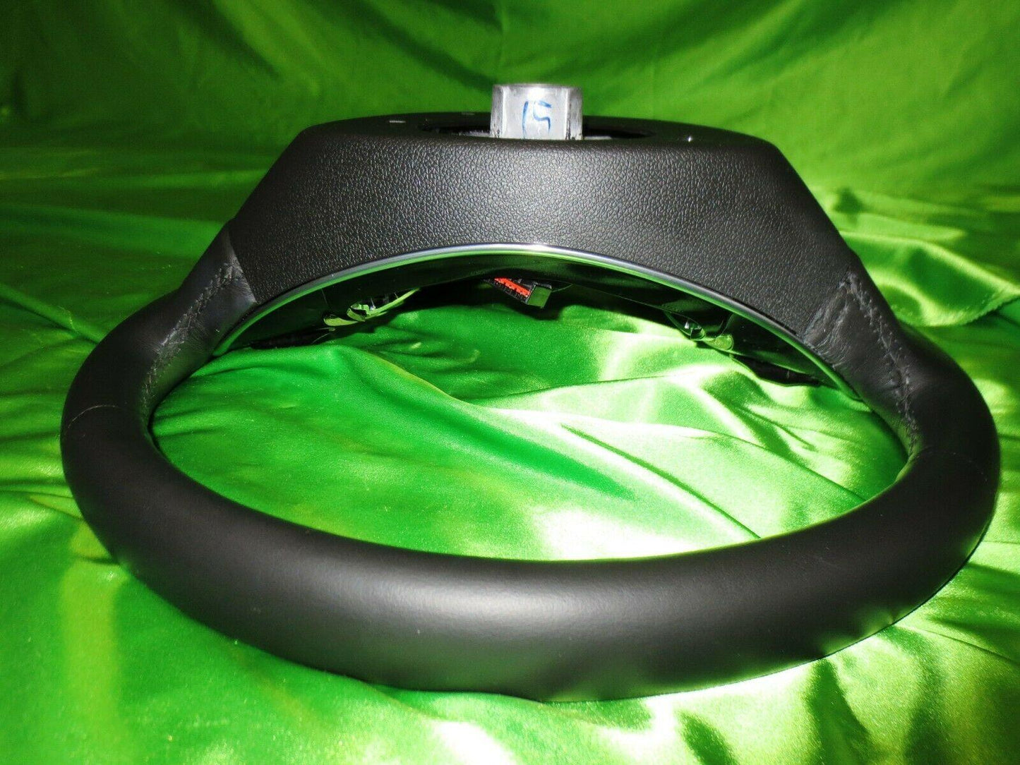 13-16 SRX Leather-Wrapped Steering Wheel 84276151