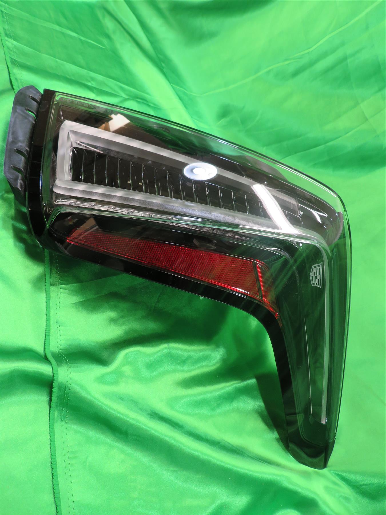 17-21 XT5 Sport Right LED Taillamp 84245002