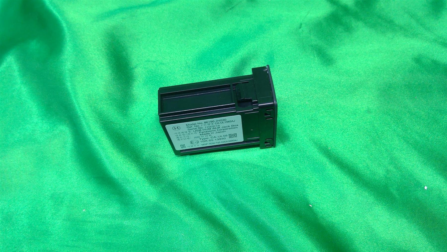 20-24 IS RC GX RX NX Stereo Adaptor 8619024030