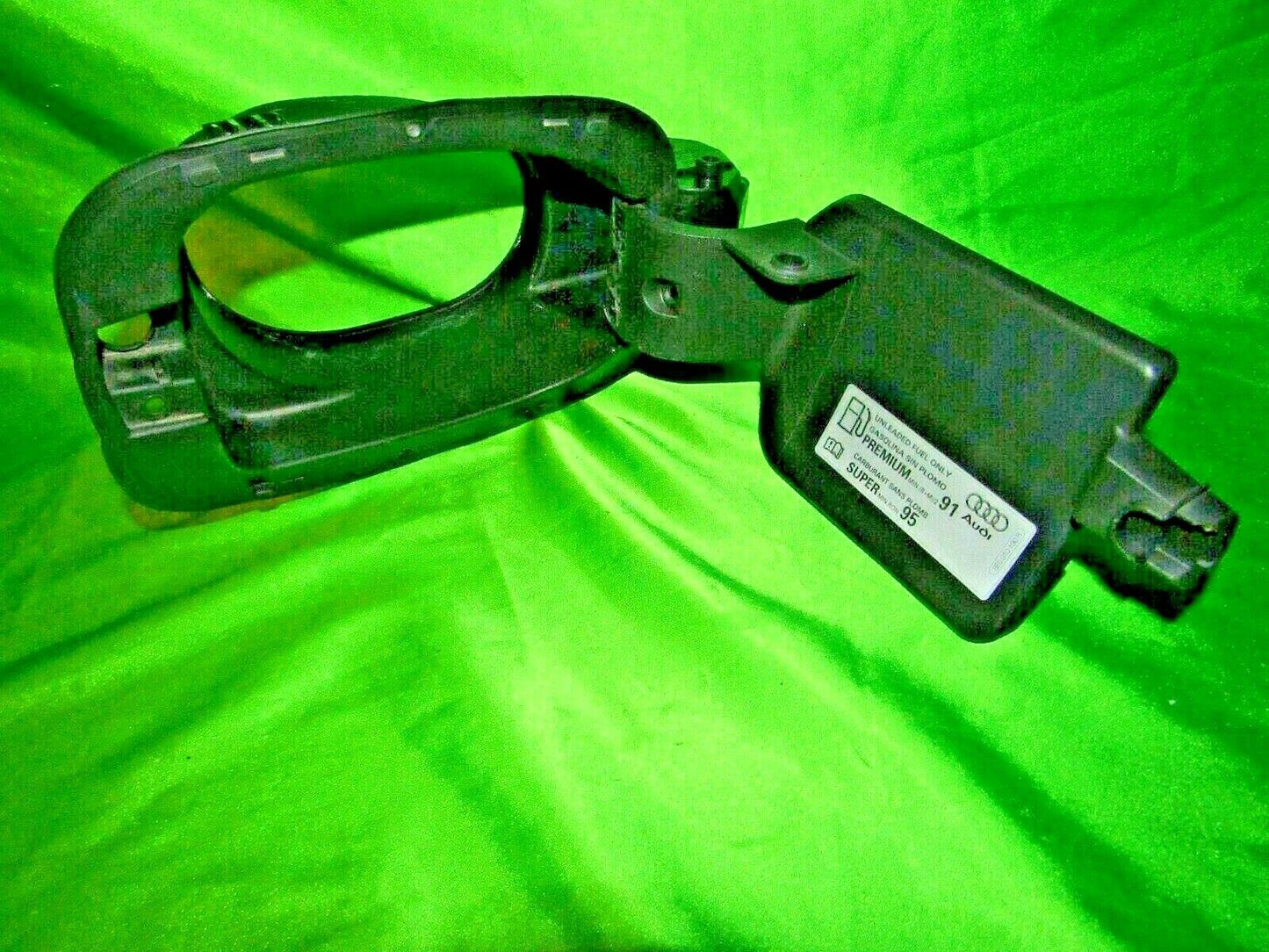 09-17 Q5 SQ5 Fuel Filler Housing 8R0809999B