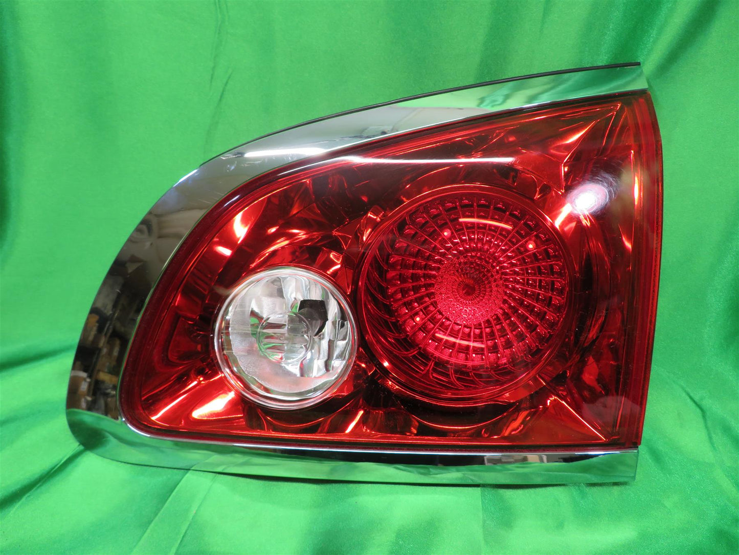 08-12 Enclave Right Backup Light/Taillight 25889252