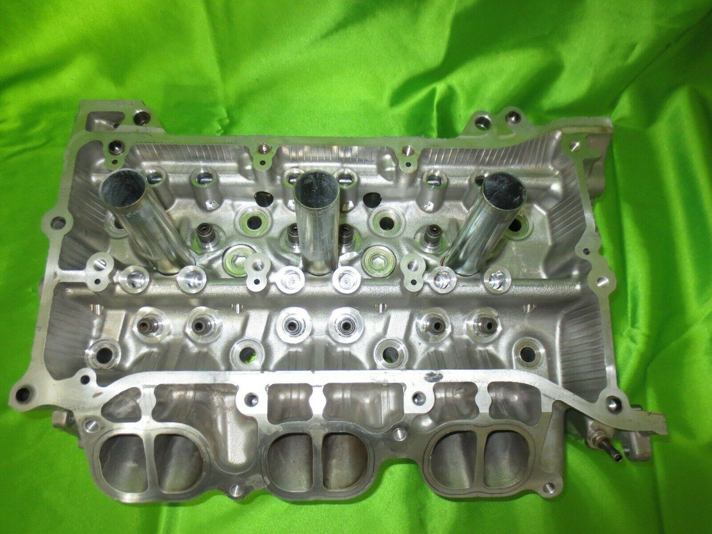 06-15 IS 250 GS 250 Left 2.5L Cylinder Head 1110239037
