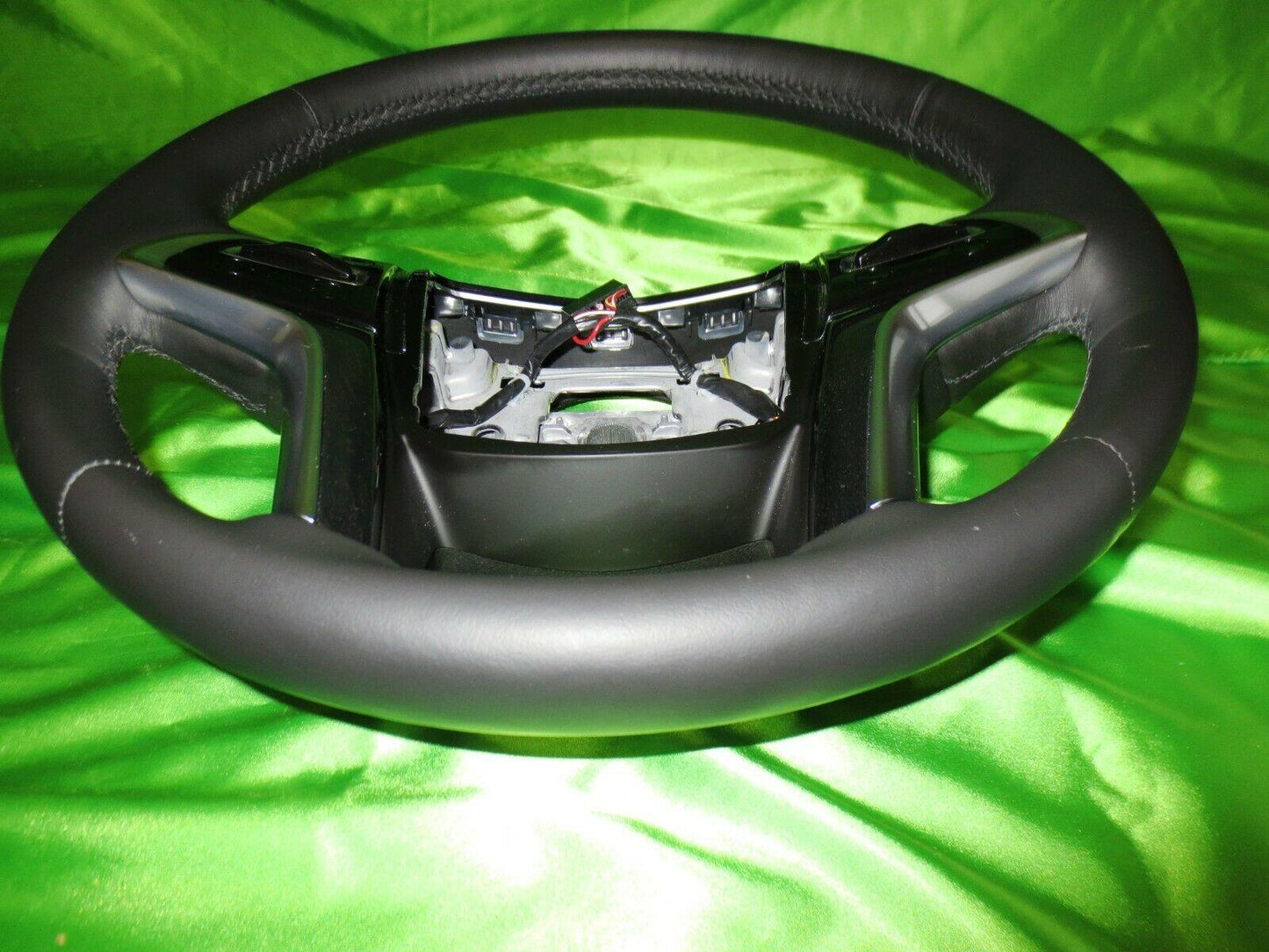 13-16 SRX Leather-Wrapped Steering Wheel 84276151