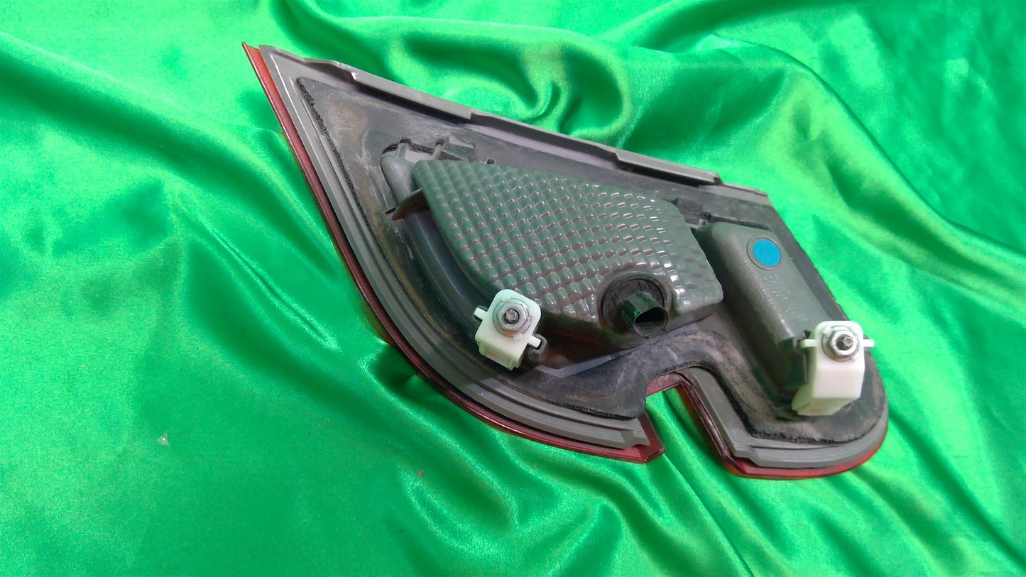 10-12 Taurus Left Inner Taillight AG1315501B