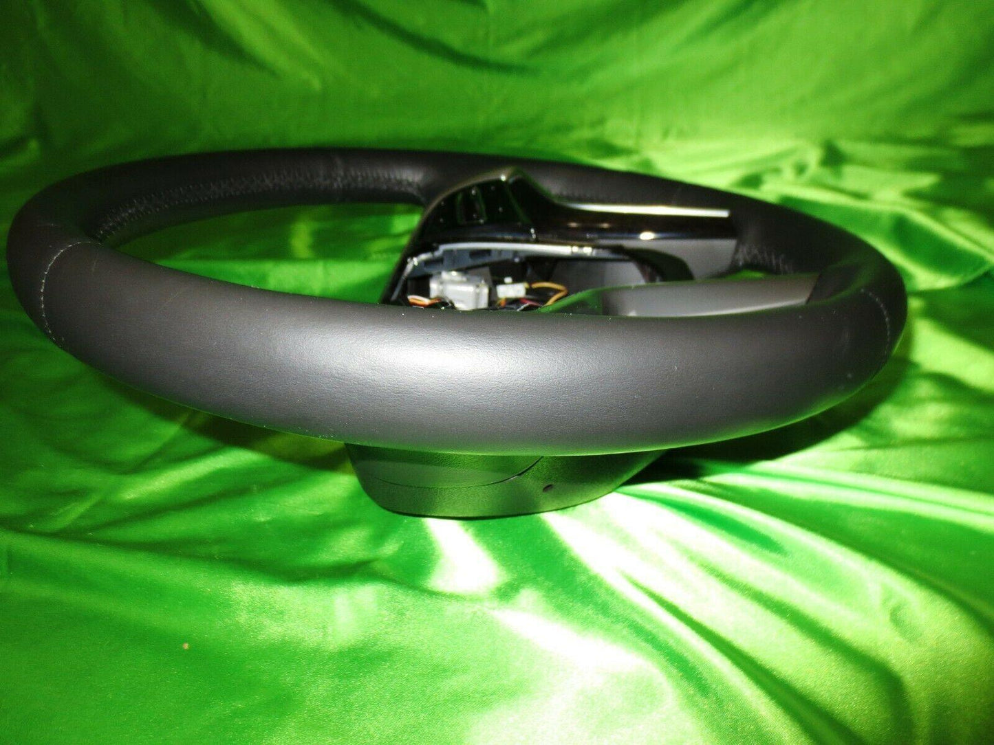 13-16 SRX Leather-Wrapped Steering Wheel 84276151
