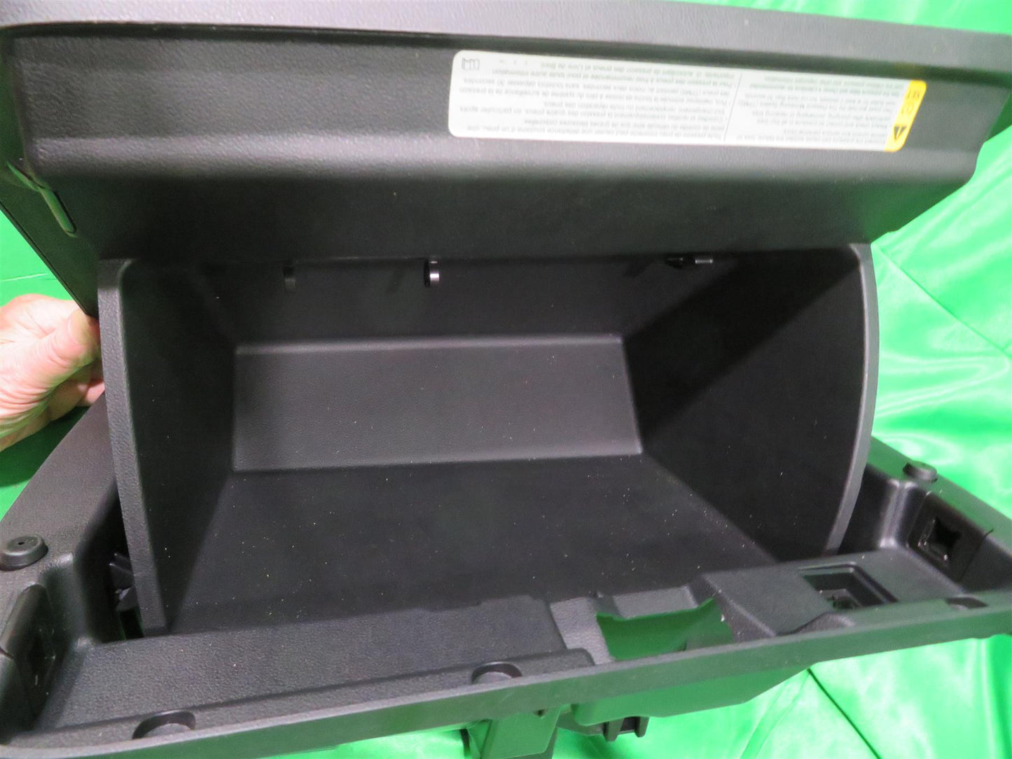 12-19 Beetle Glove Box 5C1857097F82V
