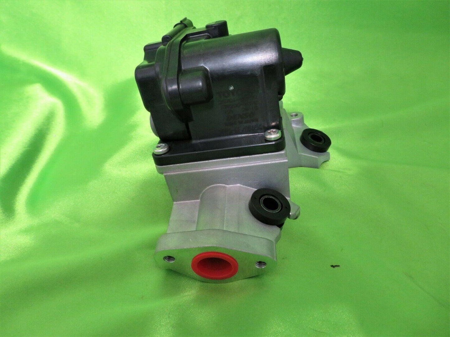 10-14 Sequoia Tundra Air Diverter Valve 2570138100