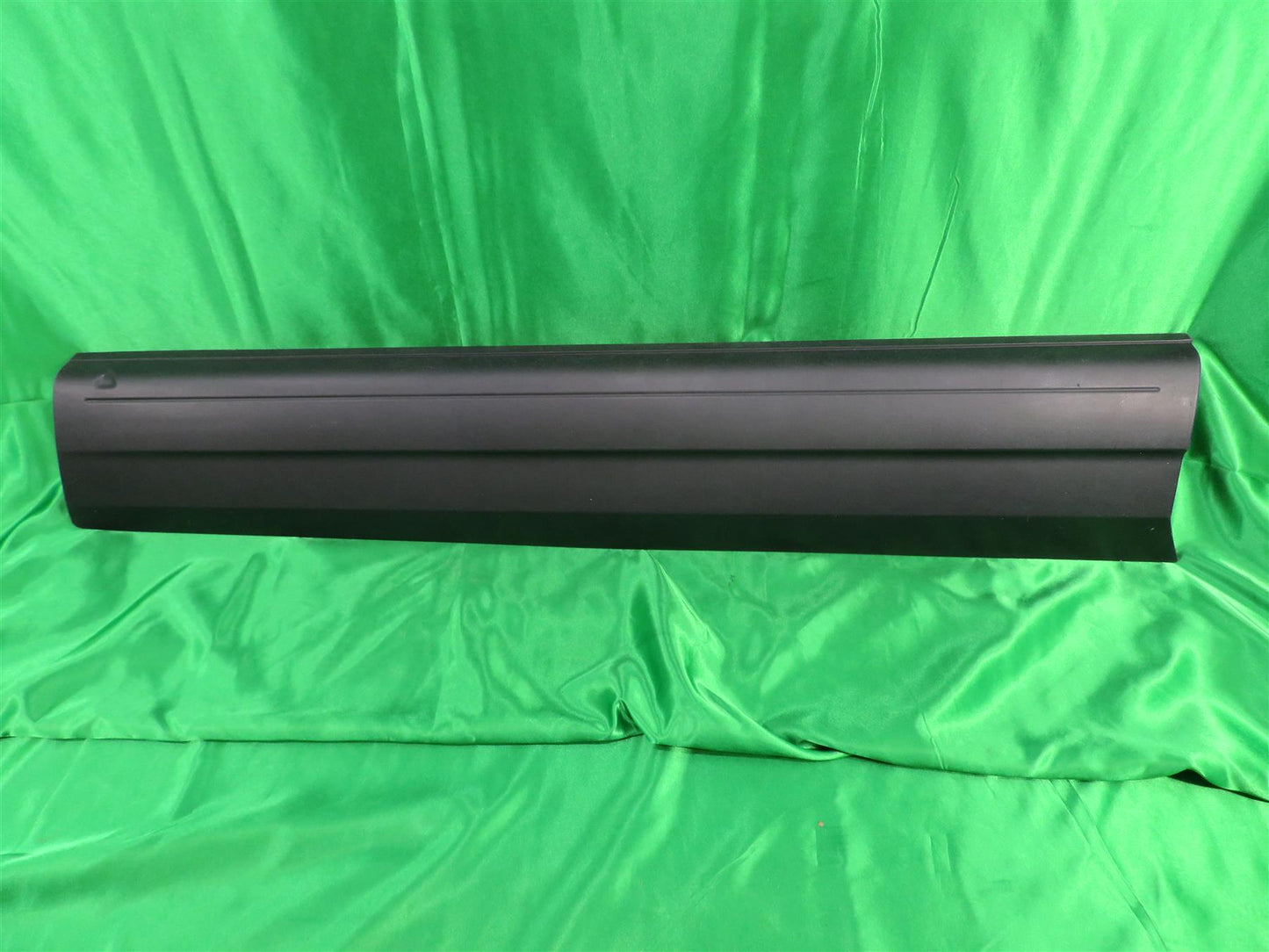 09-18 Tiguan Right Front Lower Door Trim 5N0854940A9B9