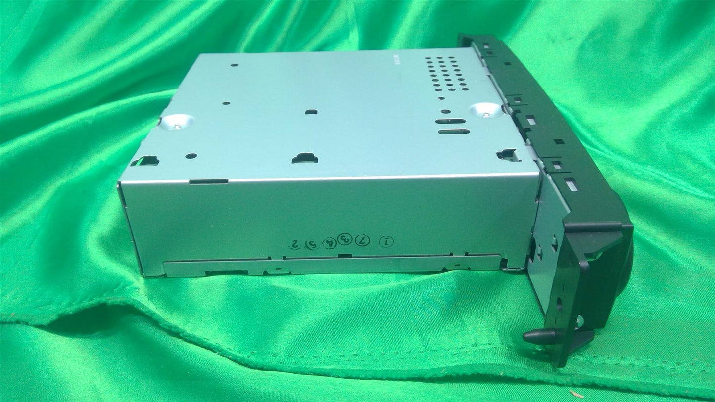09-14 Routan AM/FM/CD Player/Radio Receiver 7B0035123