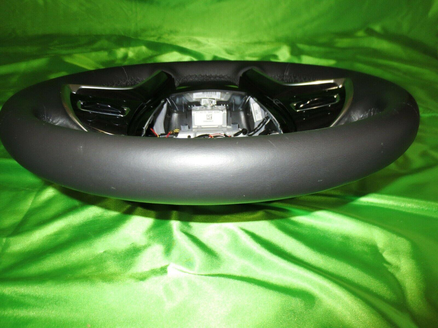 13-16 SRX Leather-Wrapped Steering Wheel 84276151