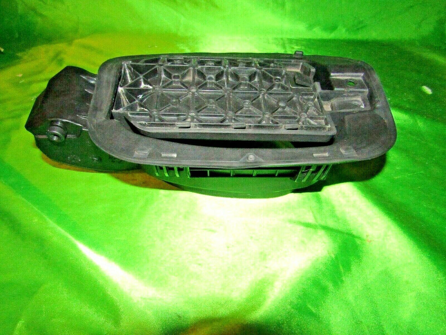 09-17 Q5 SQ5 Fuel Filler Housing 8R0809999B
