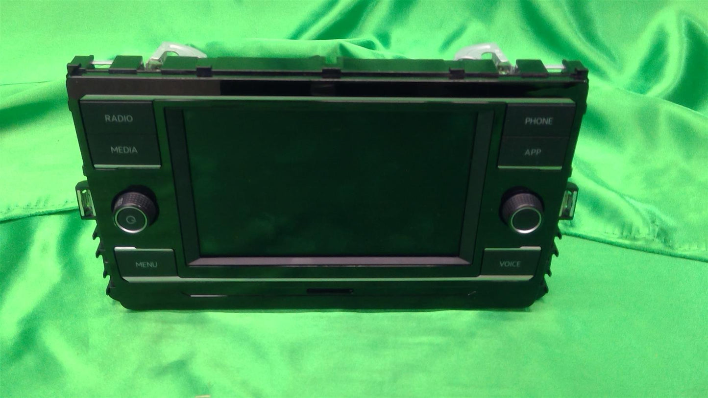 21-22 Atlas Tiguan AM/FM/CD/GPS Nav Radio Display AS IS 3CN035869