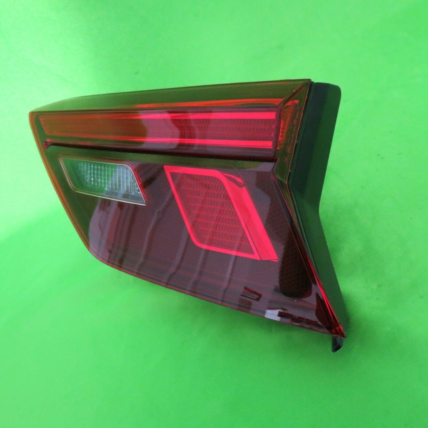 18-21 Tiguan Right Inner Taillight Tailgate Mounted 5NN945094