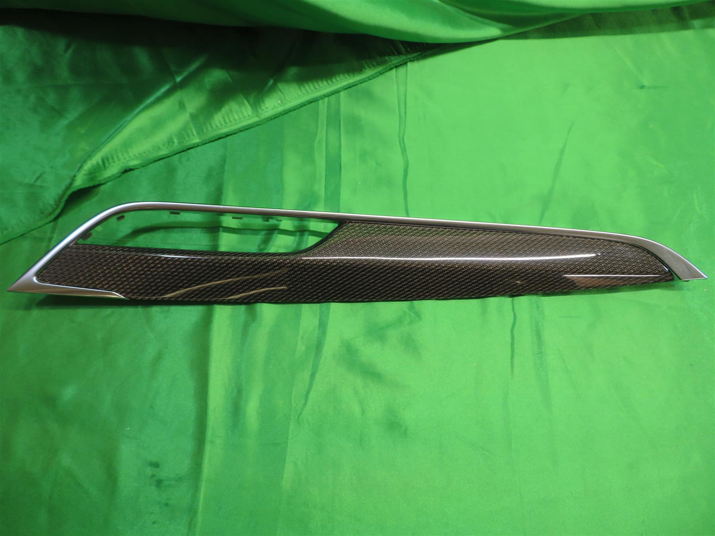 20-23 XT5 Left Front Inner Door Applique 84370890