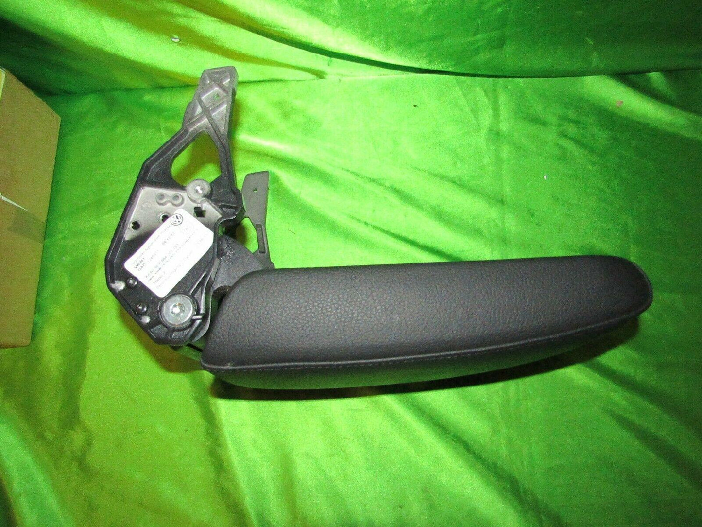 11-18 Jetta Console Cover Armrest Black 5C686420779X