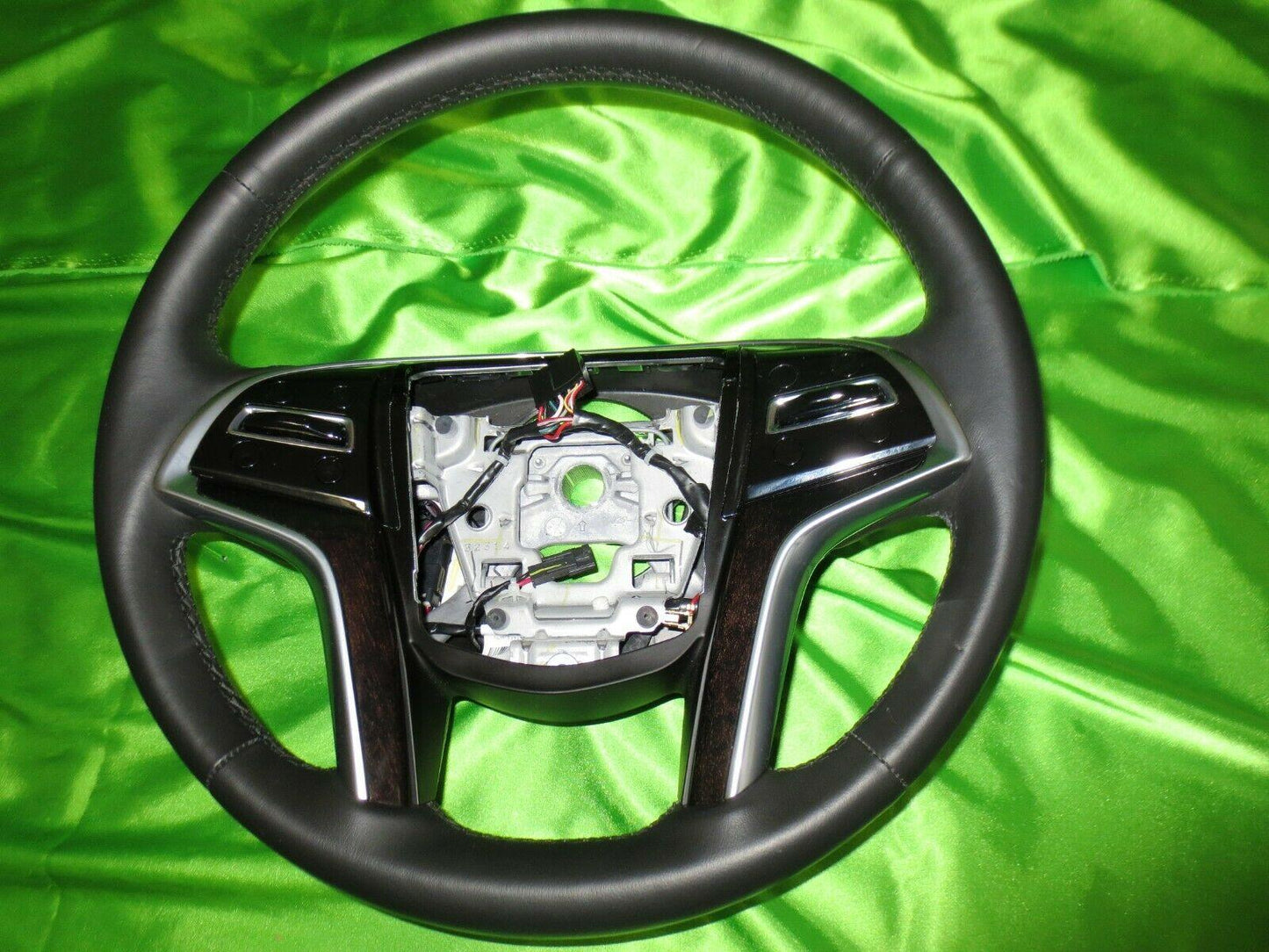 13-16 SRX Leather-Wrapped Steering Wheel 84276151