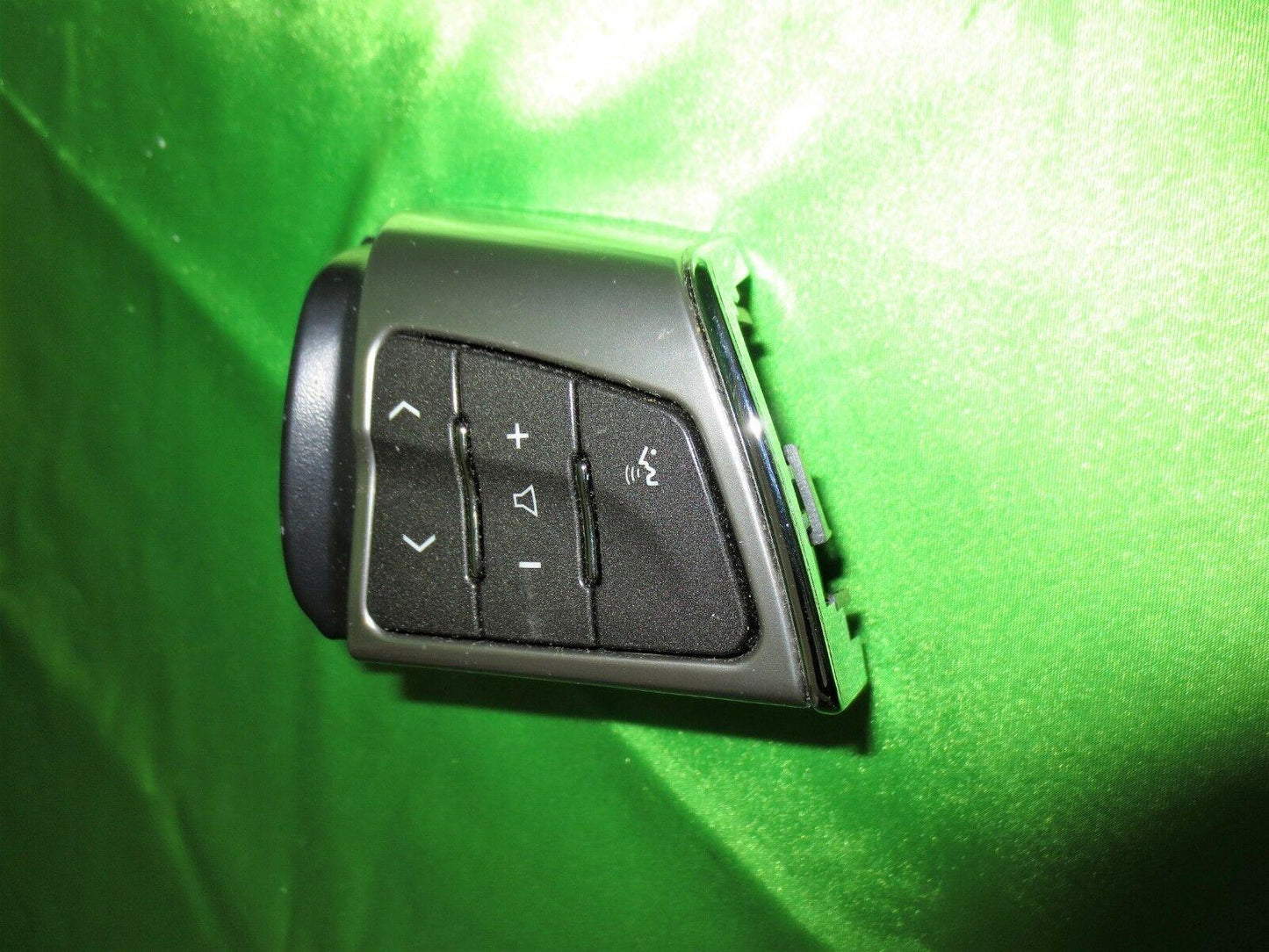 08 XLR Steering Wheel Radio Control 15851242