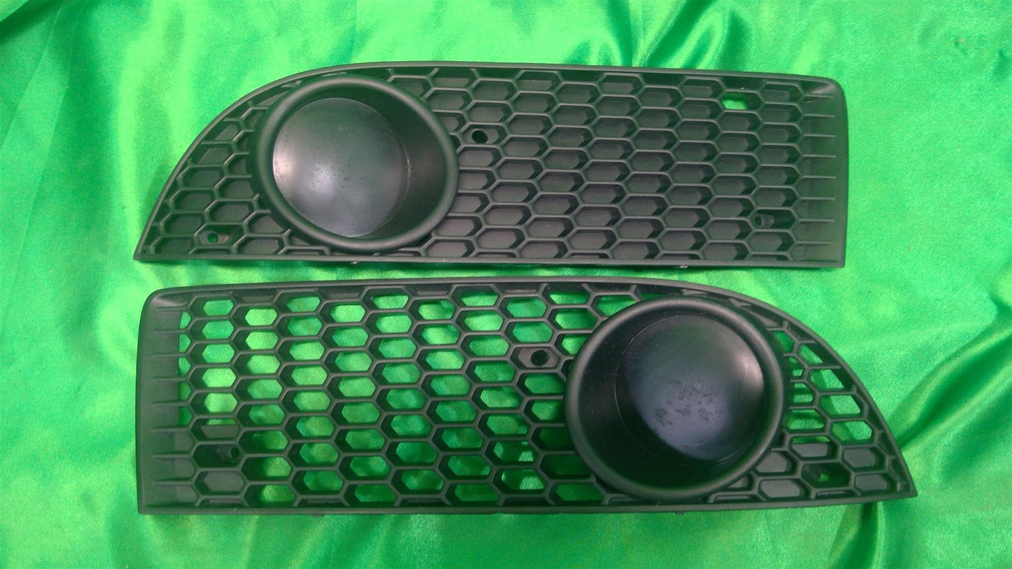 05-10 Jetta Fog Light Cover Insert D853665B9B9