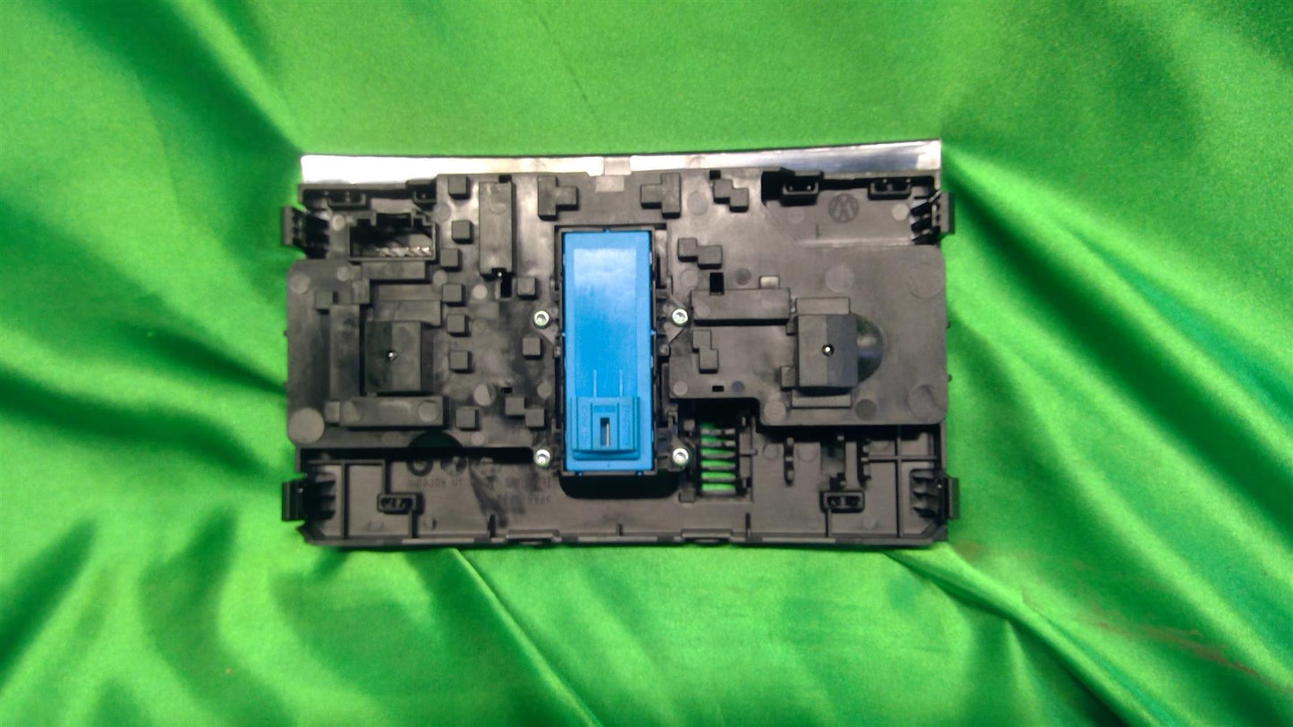 19-24 Jetta Front Dome Light 3CN947105AWHI