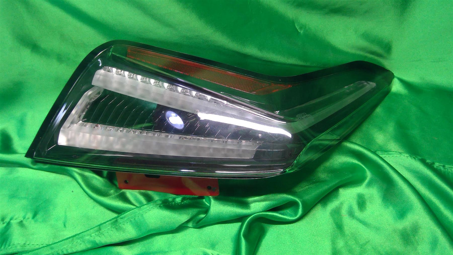 19-23 XT5 Sport Left LED Taillamp-Lens Chip 84245001