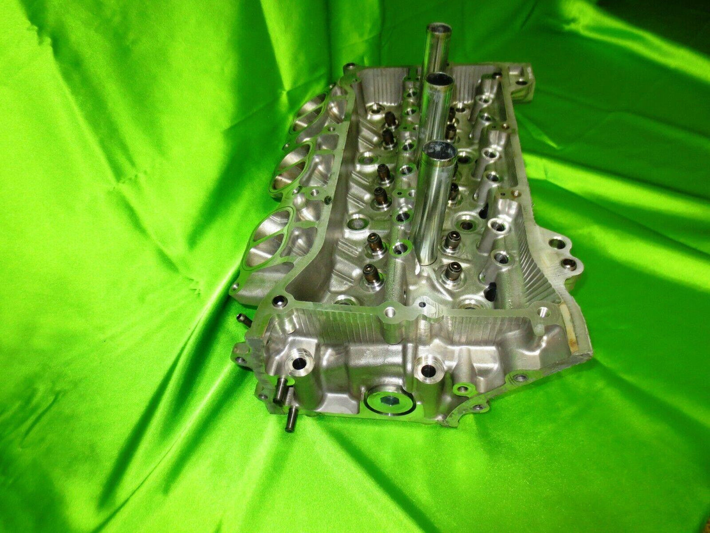 06-15 IS 250 GS 250 Left 2.5L Cylinder Head 1110239037