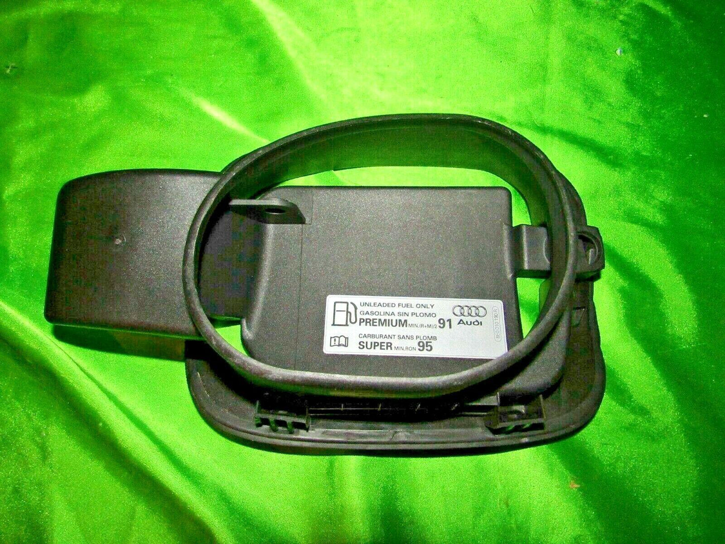 09-17 Q5 SQ5 Fuel Filler Housing 8R0809999B