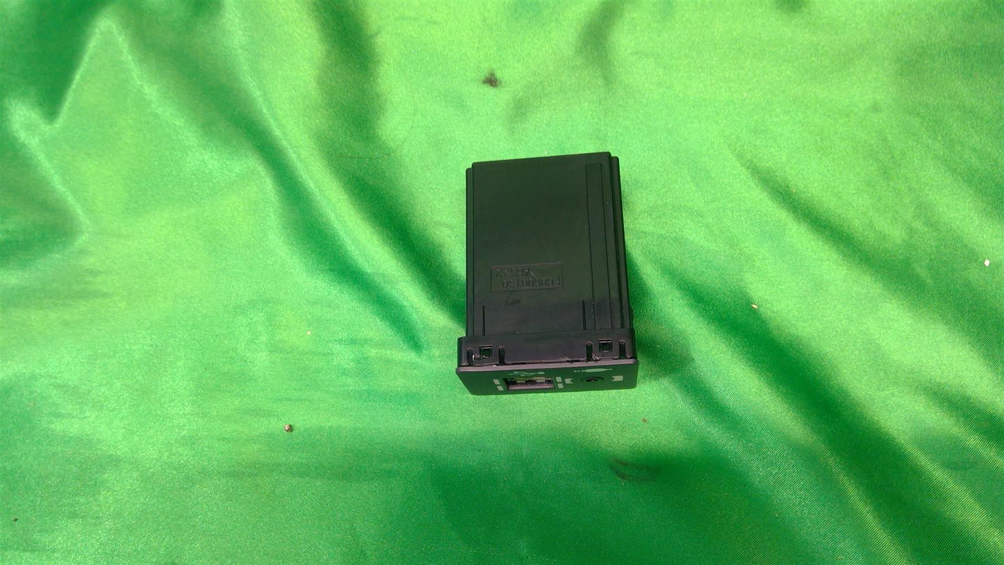 20-24 IS RC GX RX NX Stereo Adaptor 8619024030