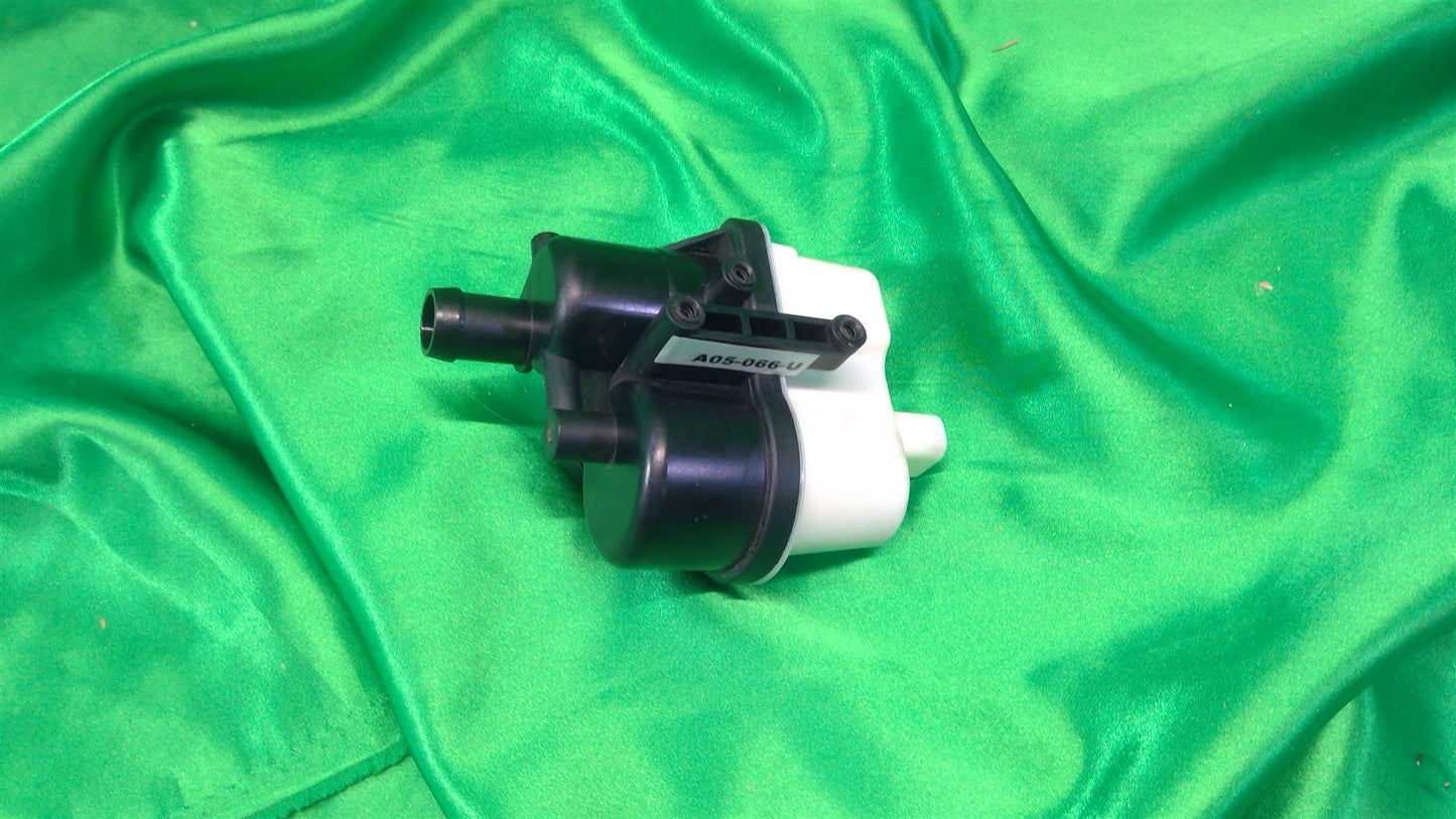 17-23 A3 A6 A7 A8 Q3 Q7 Q8 RS3 RS6 RS7 S3 S6 S7 S8 SQ7 SQ8 TT Evaporative System Leak Detection Pump 7L0906243F
