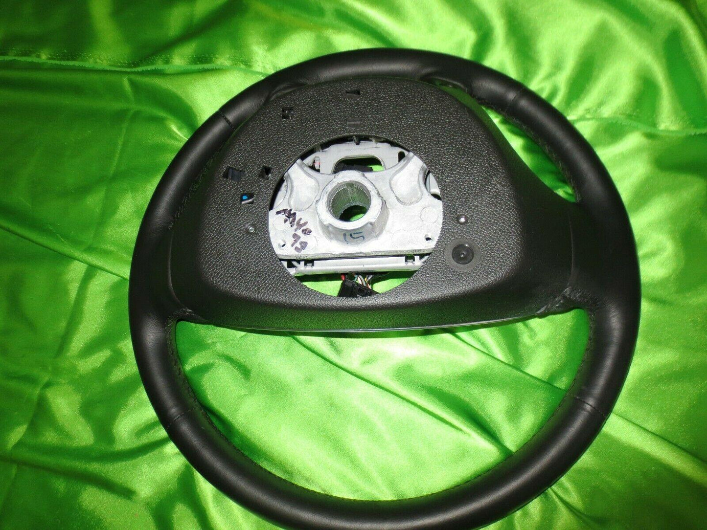 13-16 SRX Leather-Wrapped Steering Wheel 84276151