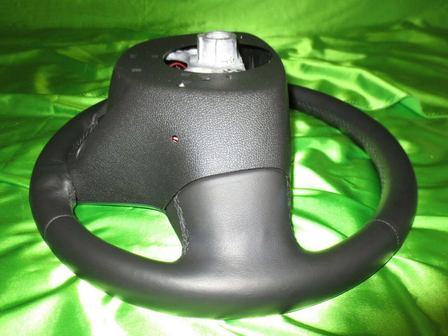 13-16 SRX Leather-Wrapped Steering Wheel 84276151