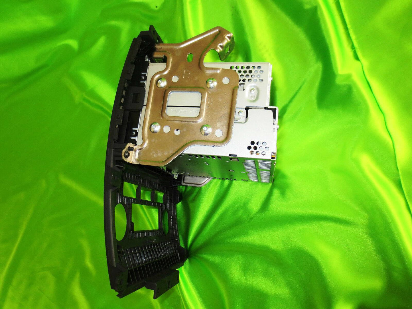 10-13 Frontier Xterra AM/FM/CD/Radio 281859CH0A