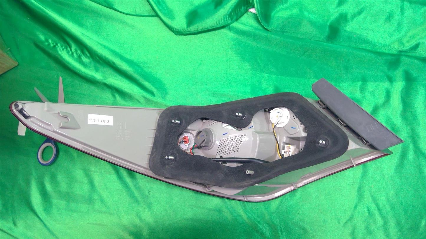 11-14 Sonata Right Halogen Tail Light 924023Q000