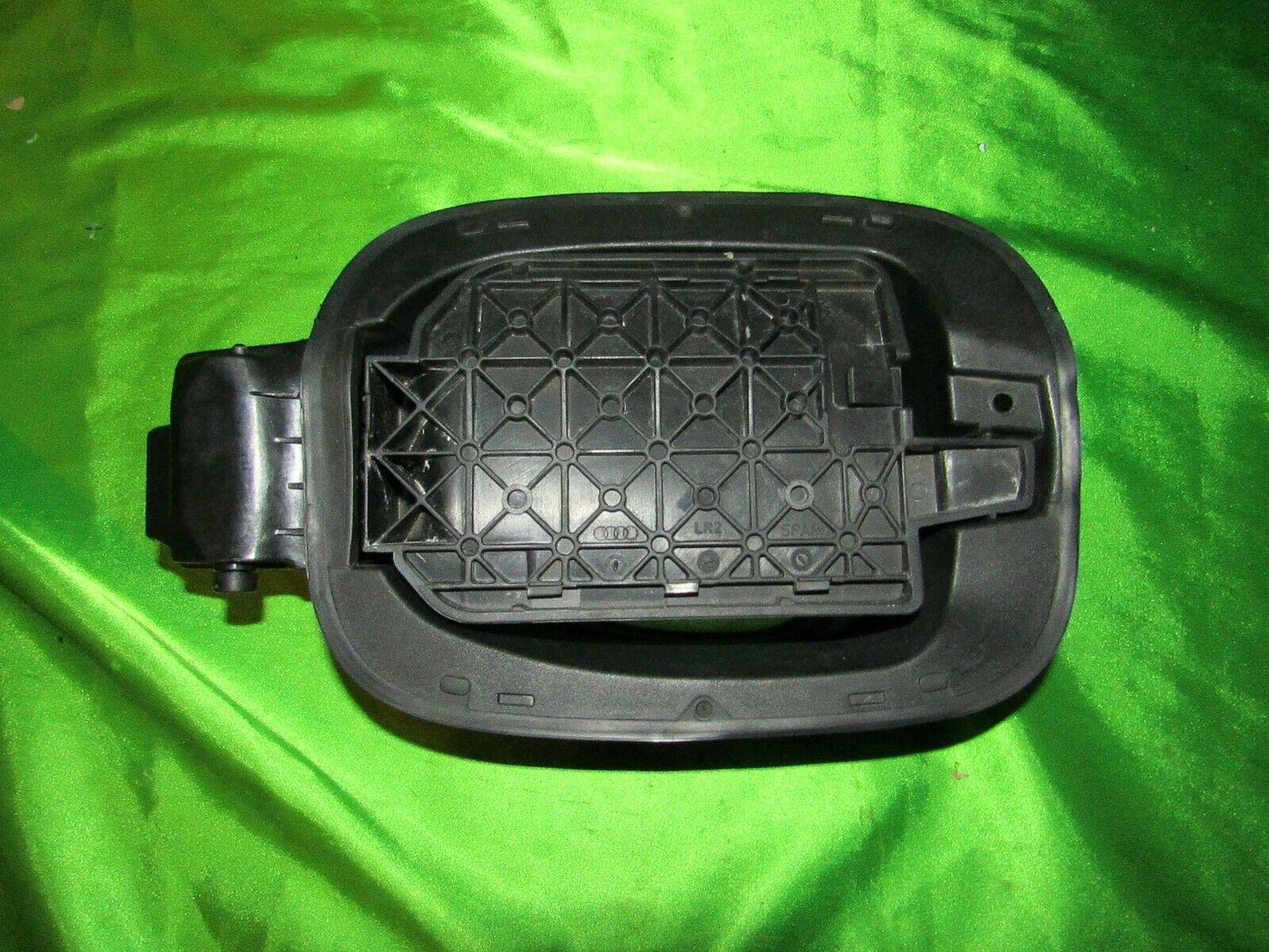 09-17 Q5 SQ5 Fuel Filler Housing 8R0809999B