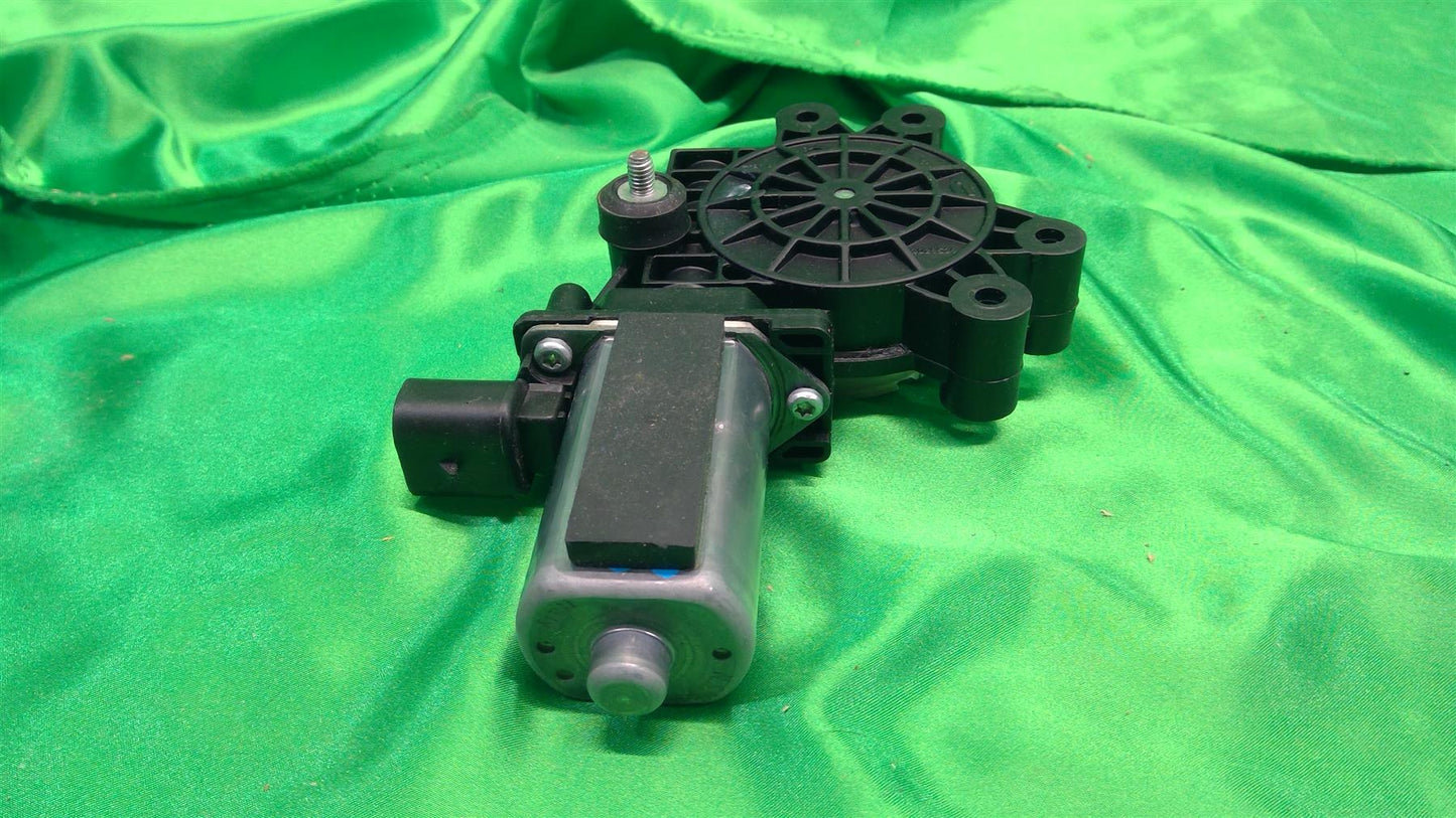 12-17 Fiat500 Left Window Regulator Motor 3029535C