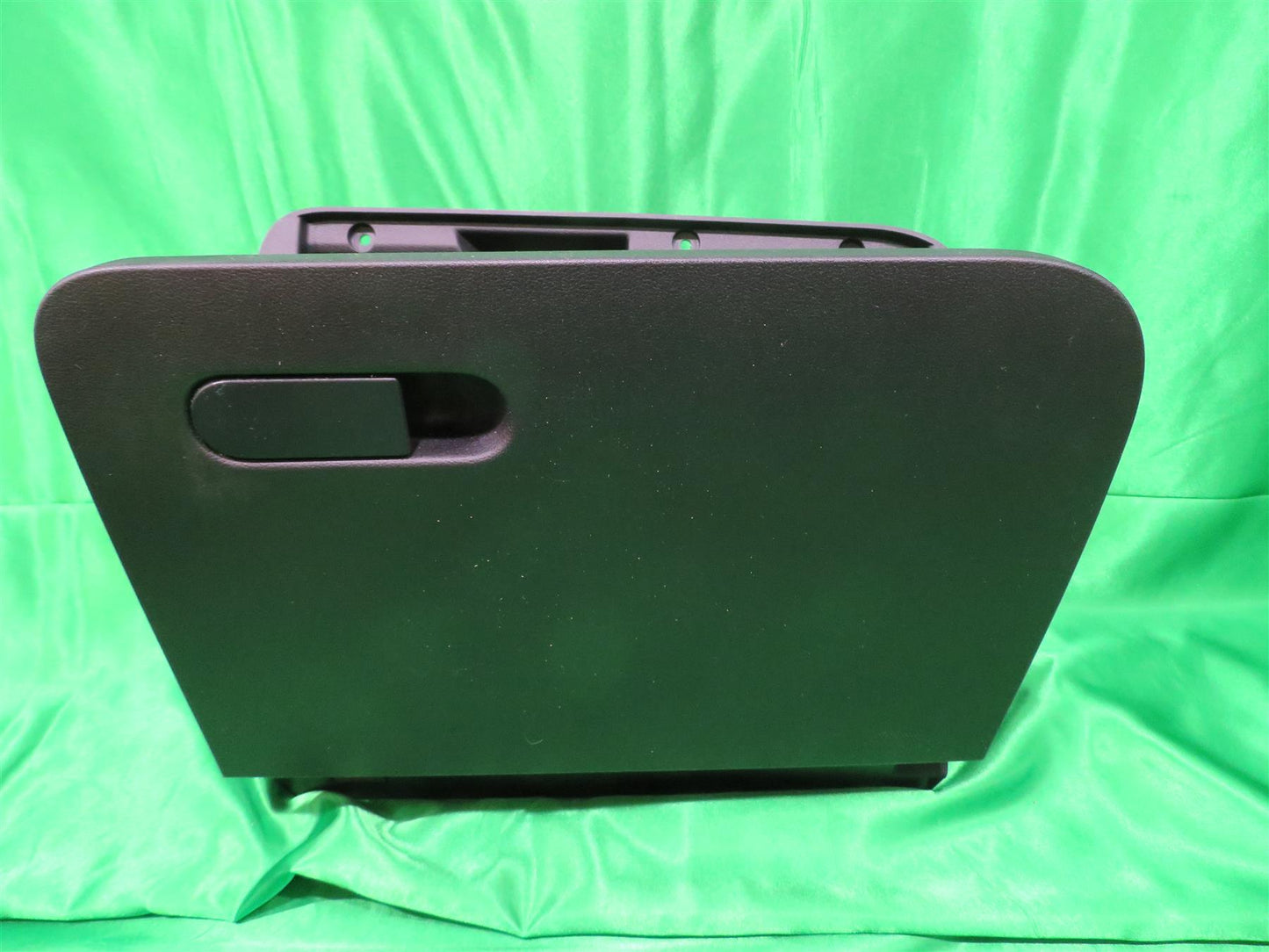 12-19 Beetle Glove Box 5C1857097F82V