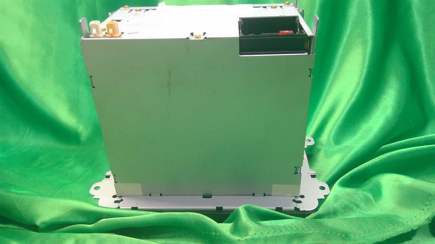 06-09 Jetta Golf EOS Rabbit GTI AM/FM/CD/Radio 28031256