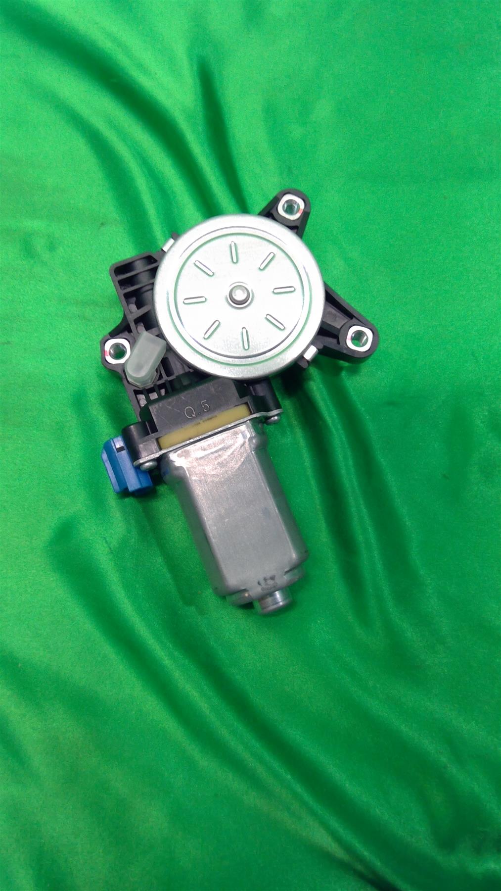 04-11 Aveo G3 Left Rear Power Window Motor 25937972