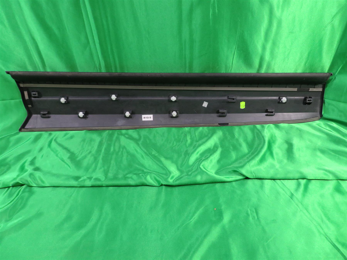 09-18 Tiguan Right Front Lower Door Trim 5N0854940A9B9