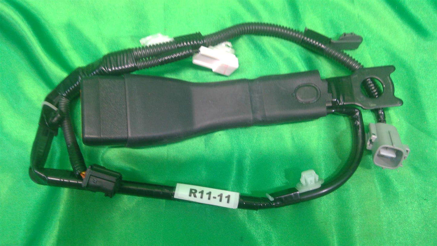 01-02 IS300 Front Left Inner Seat Belt Assembly 7324053010C0