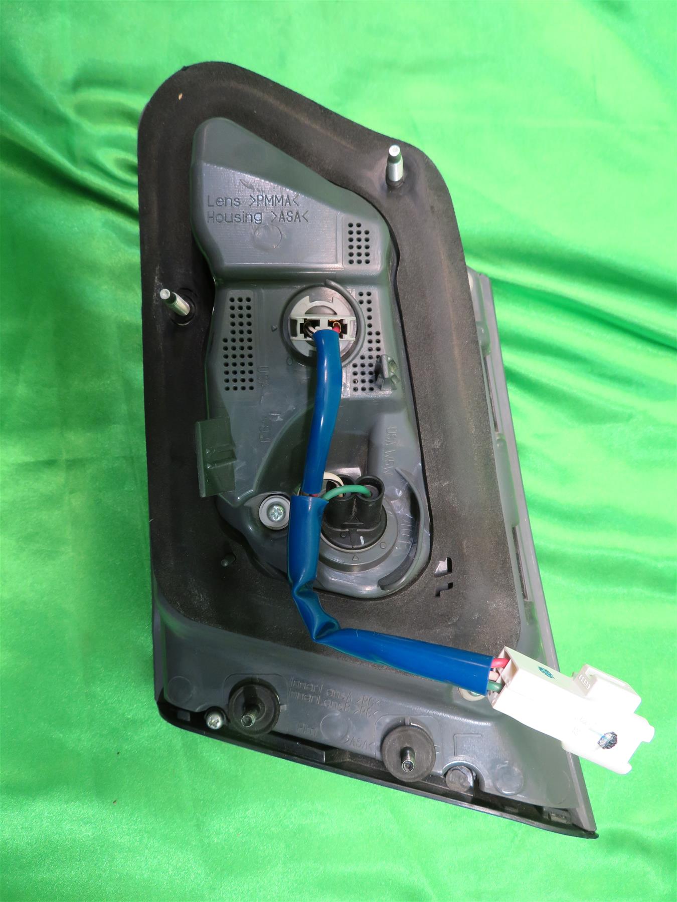 10-12 Lexus ES350 Left Tail light Trunk Lid Mounted 8159133090