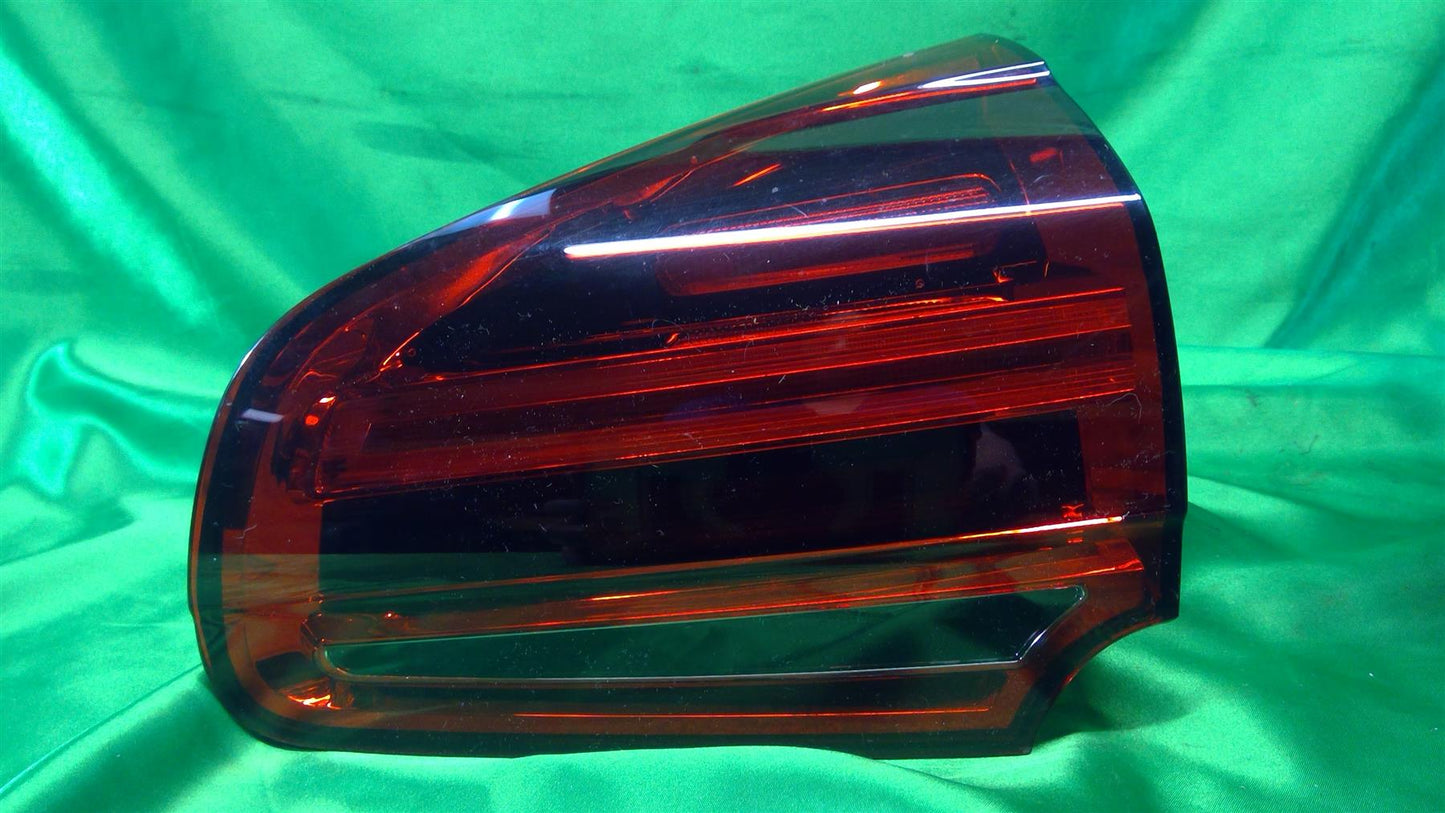 15-18 Cayenne Inner Right Tail Lamp Assembly 95863106620