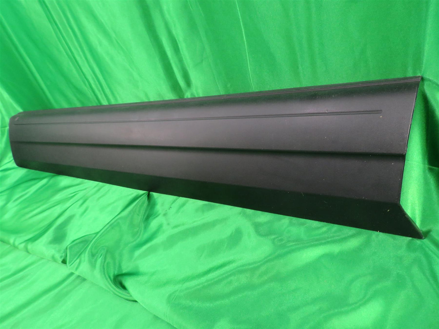 09-18 Tiguan Right Front Lower Door Trim 5N0854940A9B9