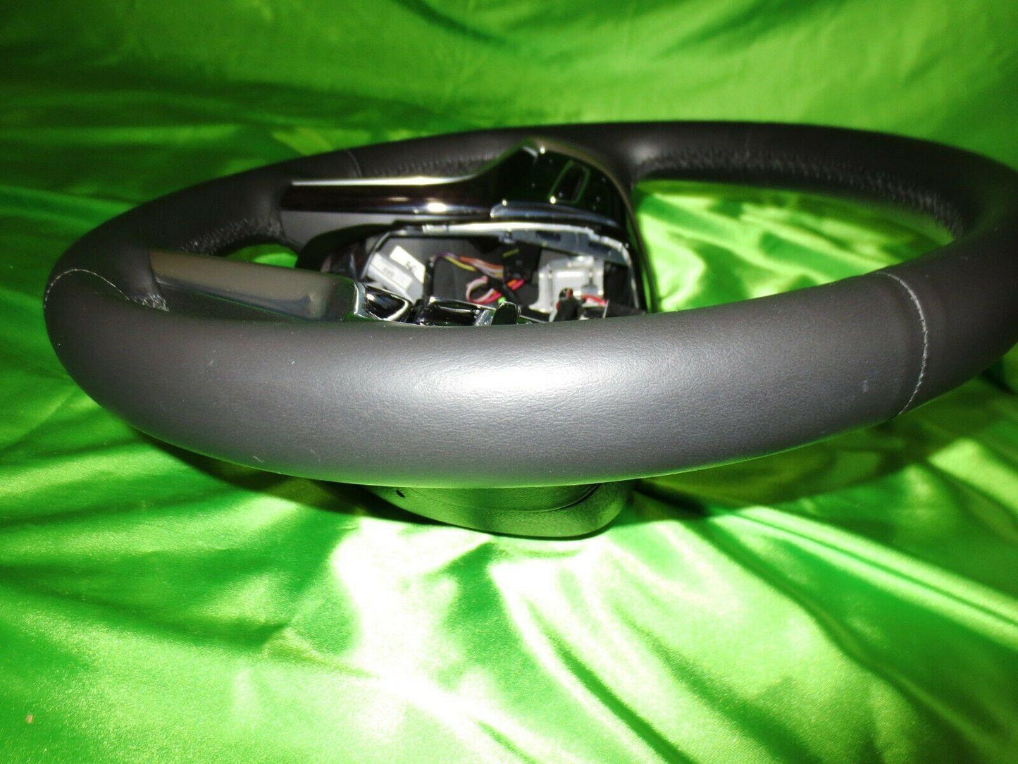 13-16 SRX Leather-Wrapped Steering Wheel 84276151