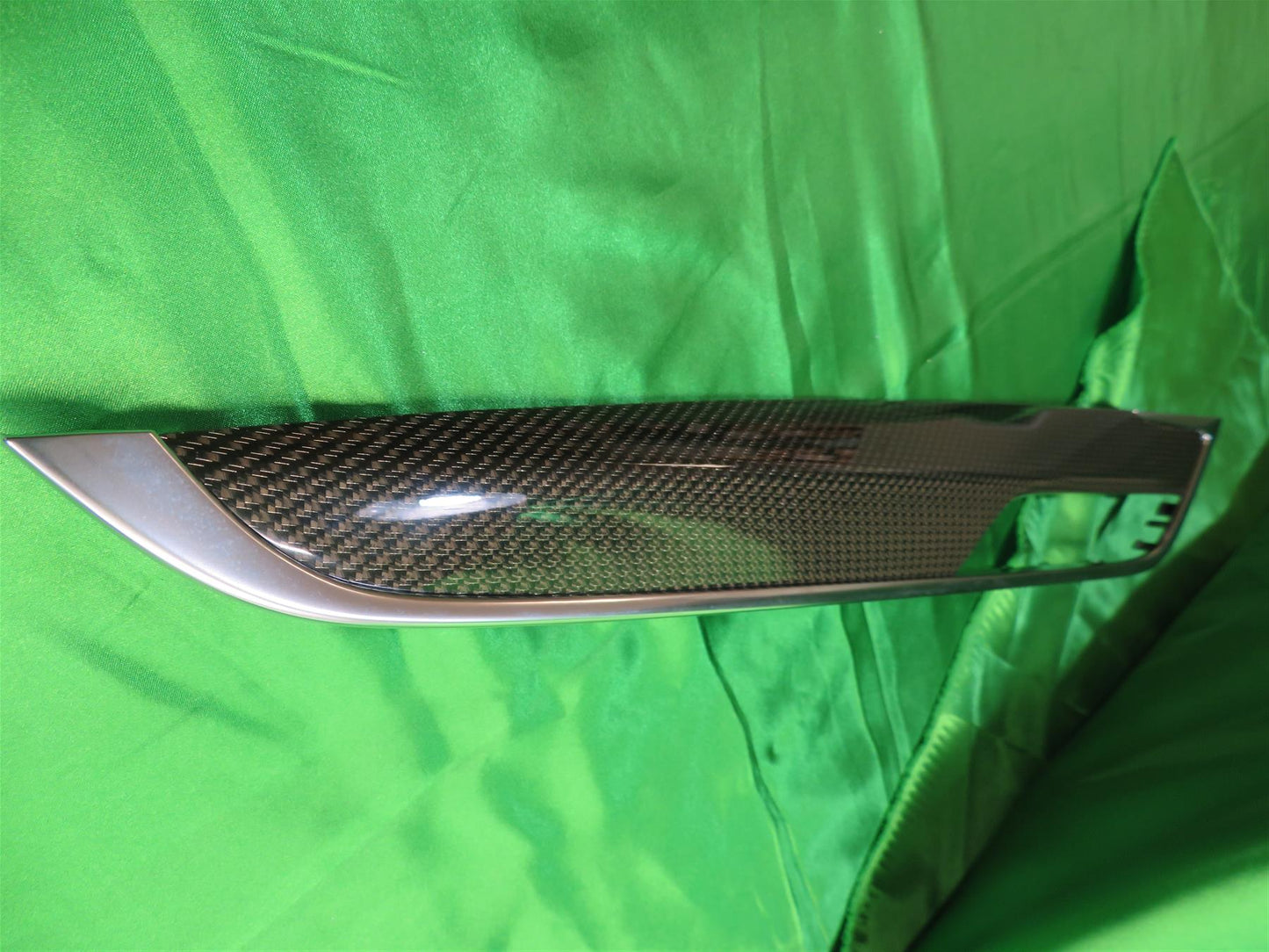 20-23 XT5 Left Front Inner Door Applique 84370890