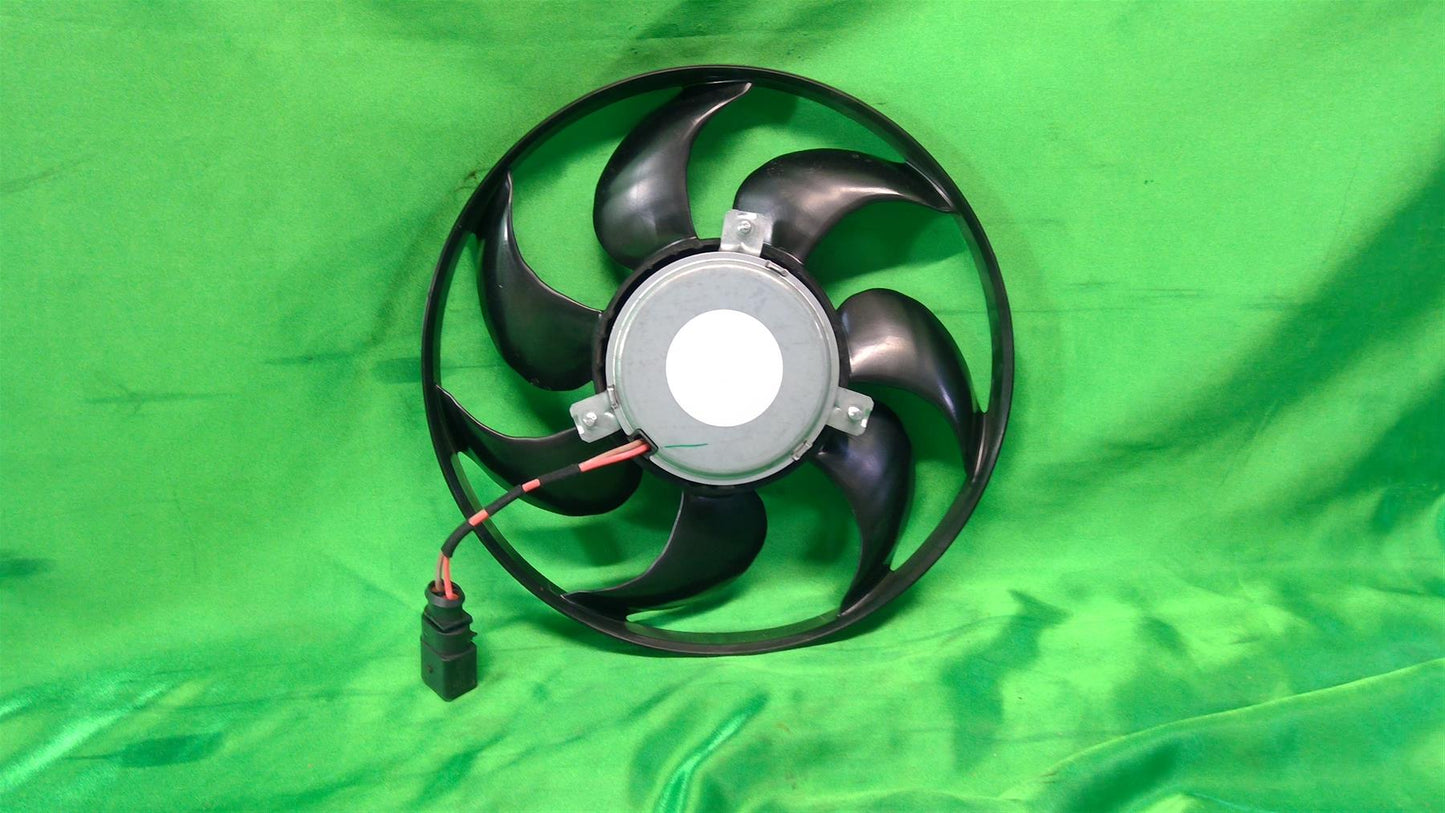 05-22 Beetle CC Eos GTI Jetta Passat R32 Rabbit Sportwagen Tiguan Engine Cooling Fan1KM959455E