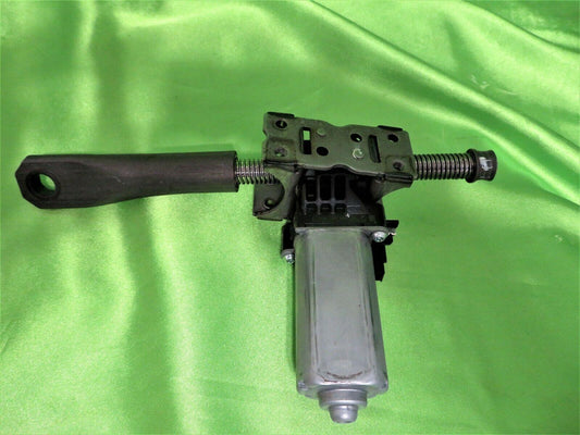 12-22  Passat Left Up Down Seat Motor C14630100  561881105D